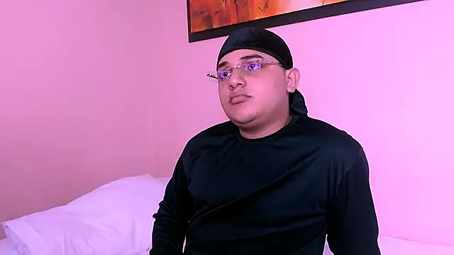 Snapshot of Santo_Pecado_ chatting on 10-23-25, 01:43 Santo Pecado online show from 10-23-25, 01:43