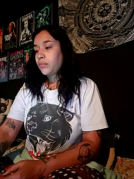 Isis Bathory online show from 11-20-25, 02:06