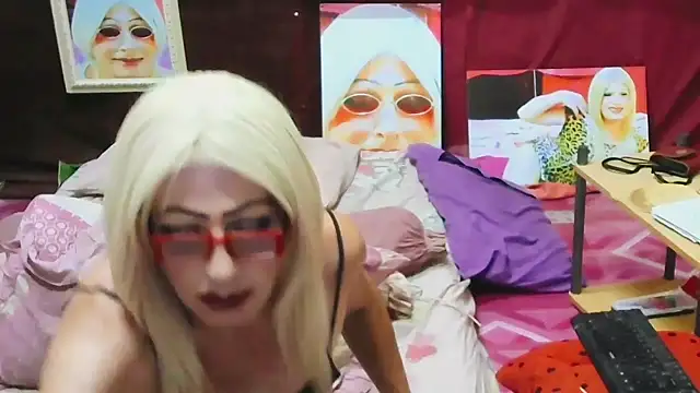 Snapshot of horni4luv chatting on 04-10-26, 08:46 horni4luv online show from 04-10-26, 08:46