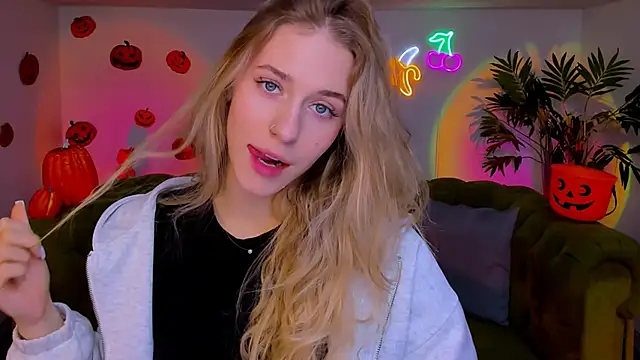 sassy cutie online show from 11-10-25, 06:01