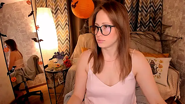  SilverMoon  online show from 10-28-25, 08:07