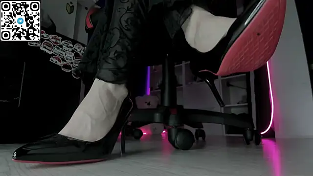 Holy Mistress S online show from 06-25-26, 07:35