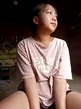 Quynhsumon online show from 04-16-26, 04:13