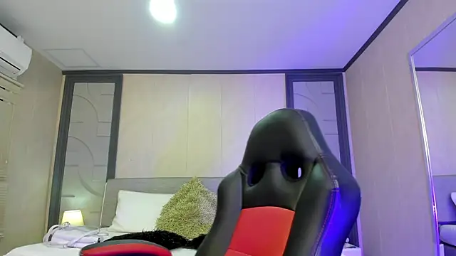 Nicoletta Whitee online show from 11-11-25, 09:15