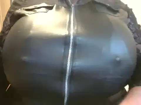 Snapshot of guywithboobs chatting on 03-17-26, 05:44 guywithboobs online show from 03-17-26, 05:44