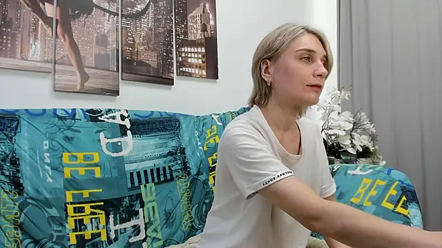 Tenderly Sophie online show from 06-07-26, 01:21