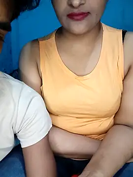 CoupleShow 432 online show from 11-18-25, 03:27