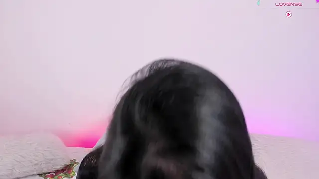 Sophie Duarte online show from 12-15-25, 05:23