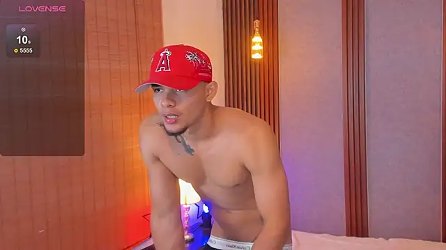 Snapshot of Arthur_Louis chatting on 10-31-25, 01:23 Arthur Louis online show from 10-31-25, 01:23