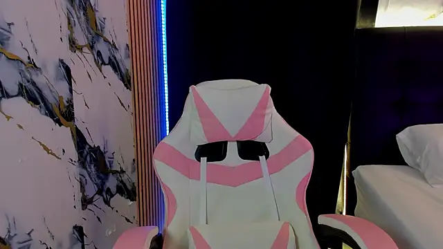 Scarlet DLuce online show from 11-26-25, 09:10