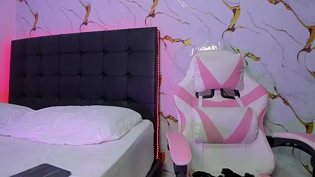 Scarlet DLuce online show from 04-13-26, 09:04