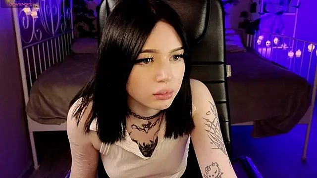 Emma Kirks online show from 10-23-25, 12:26