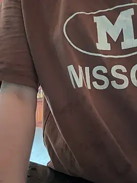 Snapshot of Emily-y chatting on 02-26-26, 04:22 Emily-y online show from 02-26-26, 04:22