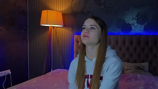 LuisaClover online show from 11-22-25, 01:10