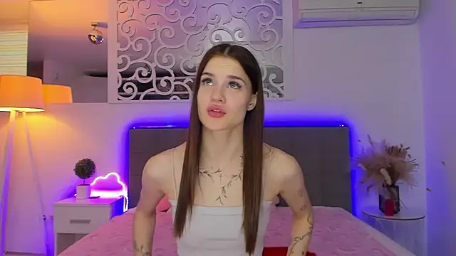 LuisaClover online show from 02-16-26, 01:29