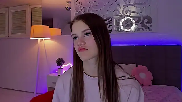 LuisaClover online show from 04-11-26, 07:40