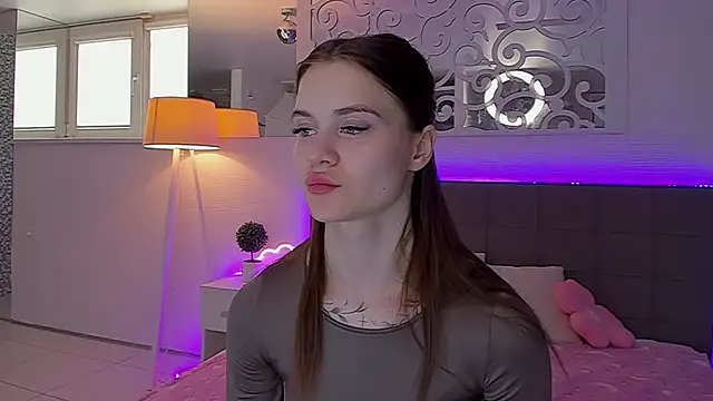 LuisaClover online show from 04-13-26, 12:32