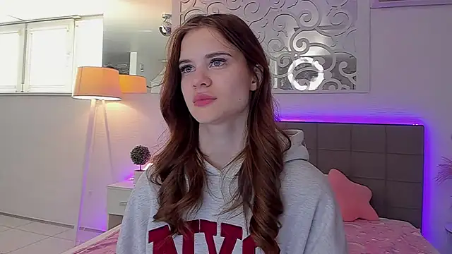 LuisaClover online show from 04-14-26, 06:08