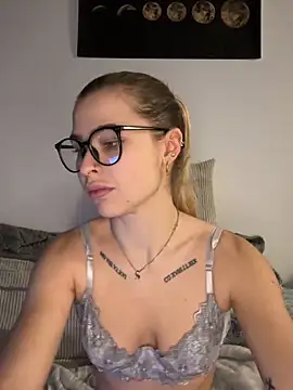 AlyssaSchwarz online show from 12-14-25, 07:07