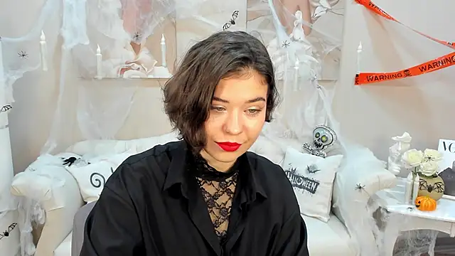 Snapshot of CamillaRush chatting on 10-28-25, 09:02 CamillaRush online show from 10-28-25, 09:02