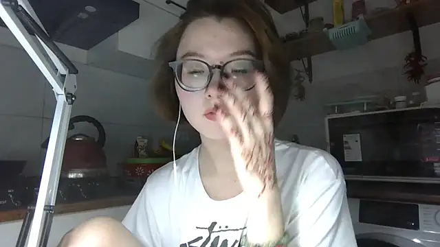 Snapshot of LilysTaylor chatting on 10-23-25, 05:55 LilysTaylor online show from 10-23-25, 05:55
