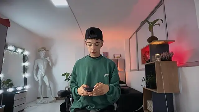 Sebastian Reed online show from 03-01-26, 01:18