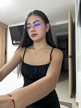 Snapshot of IslaCole chatting on 05-27-26, 02:52 IslaCole online show from 05-27-26, 02:52