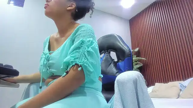 agata18  online show from 04-04-26, 07:33