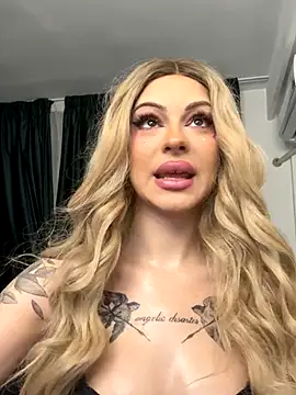 Snapshot of NovaPearl chatting on 10-30-25, 06:52 NovaPearl online show from 10-30-25, 06:52