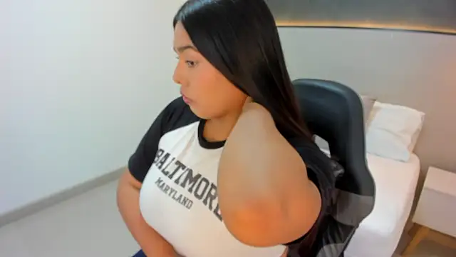 Snapshot of adrianna_rosse chatting on 10-30-25, 01:23 adrianna rosse online show from 10-30-25, 01:23