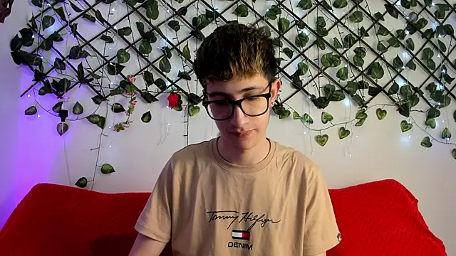 Snapshot of Erick_Taylor3 chatting on 10-23-25, 05:23 Erick Taylor3 online show from 10-23-25, 05:23