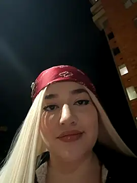 Snapshot of YourSmallCake chatting on 10-31-25, 02:01 YourSmallCake online show from 10-31-25, 02:01