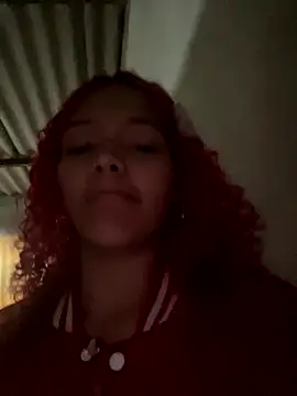 Snapshot of Emmily13 chatting on 10-23-25, 05:29 Emmily13 online show from 10-23-25, 05:29