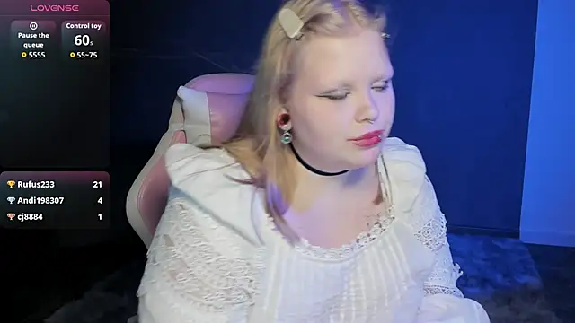 Snapshot of LottieReed chatting on 05-16-26, 10:36 LottieReed online show from 05-16-26, 10:36