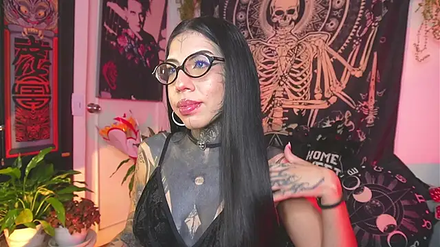 Dalia Vorhees online show from 06-10-26, 01:39