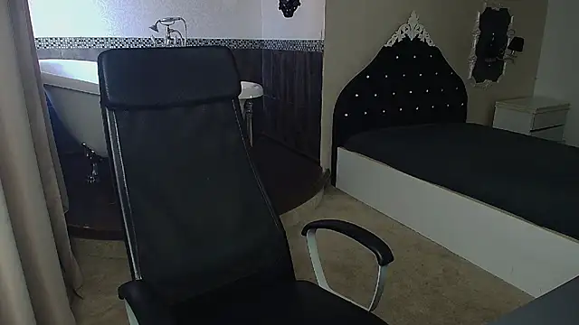 Snapshot of MicahLane chatting on 07-05-26, 04:19 MicahLane online show from 07-05-26, 04:19