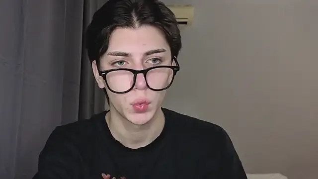 Oliver star boy  online show from 11-04-25, 05:34