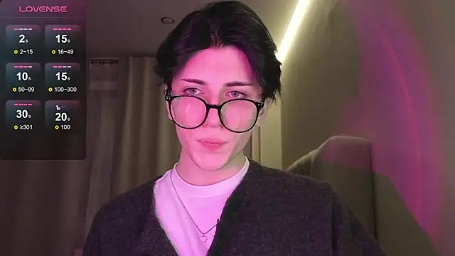 Oliver star boy  online show from 02-03-26, 10:59