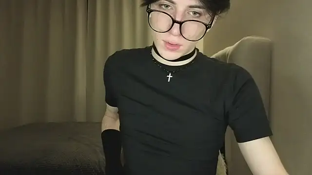 Oliver star boy  online show from 02-10-26, 05:28