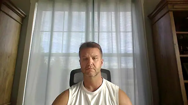 Snapshot of 45andfit1 chatting on 11-04-25, 01:54 45andfit1 online show from 11-04-25, 01:54