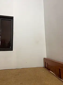 Bee Yellow00 online show from 11-02-25, 09:22