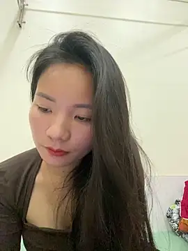 Bee Yellow00 online show from 11-05-25, 04:45