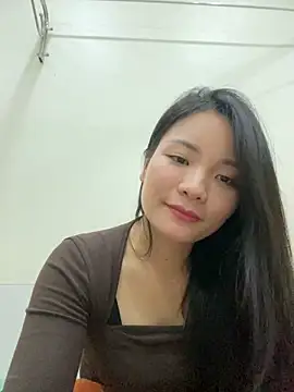 Bee Yellow00 online show from 11-19-25, 04:45