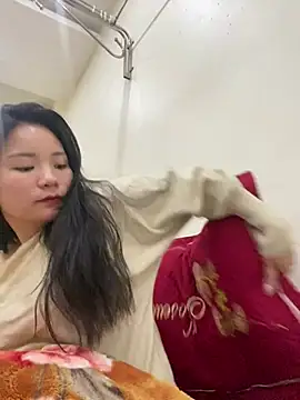 Bee Yellow00 online show from 02-04-26, 04:51