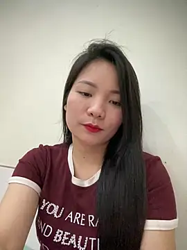 Bee Yellow00 online show from 03-13-26, 04:41