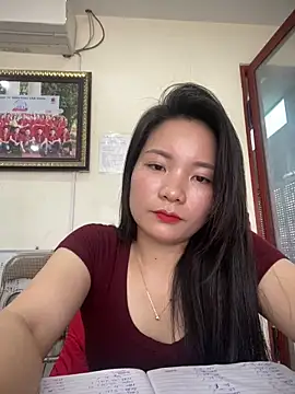 Bee Yellow00 online show from 03-21-26, 08:52