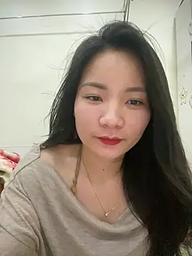 Bee Yellow00 online show from 03-23-26, 04:27