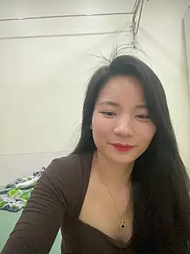 Bee Yellow00 online show from 04-06-26, 04:32