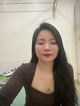 Bee Yellow00 online show from 04-06-26, 04:46