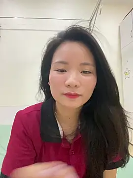 Bee Yellow00 online show from 06-19-26, 07:34